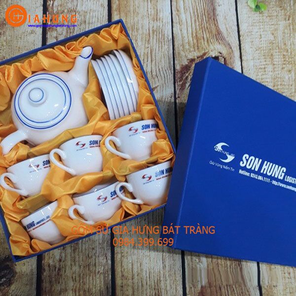 bo-am-chen-su-in-logo-son-hung-logistics-02 Bộ ấm chén in logo, bo am chen in logo, quà tặng gốm sứ, qua tang gom su, in logo lên gốm sứ, Nhận in logo lên gốm sứ, Nhận làm quà tặng gốm sứ