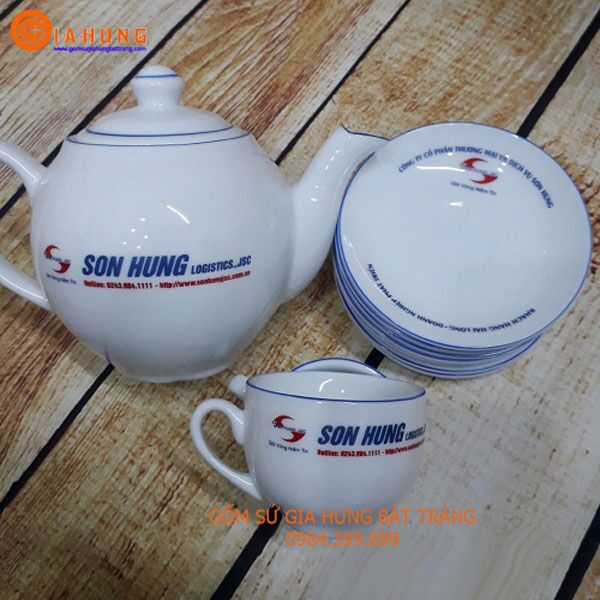 bo-am-chen-su-in-logo-son-hung-logistics-03 Bộ ấm chén in logo, bo am chen in logo, quà tặng gốm sứ, qua tang gom su, in logo lên gốm sứ, Nhận in logo lên gốm sứ, Nhận làm quà tặng gốm sứ