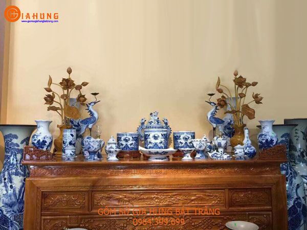 z1051089292285_6f185a05016ffcdcd0e2f8dbbcb38d71 bộ đồ thờ, bộ đồ thờ gốm bát tràng, bộ đồ thờ gốm sứ, đồ thờ, đồ thờ gốm sứ, bát hương, mâm bồng, đèn thờ, chóe thờ, ống hương, kỷ thờ, đèn dầu thờ, lọ hoa thờ