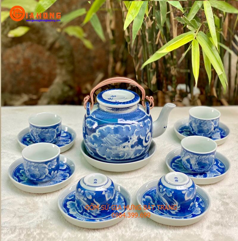 bộ ấm chén long ẩn gốm bát tràng Bộ ấm chén men lam, bộ ấm chén vẽ rồng ẩn, bộ ấm chén bọc đồng, bộ ấm chén bát tràng, bộ ấm chén pha trà, bình trà vẽ long ẩn, tách trà men lam rồng ẩn