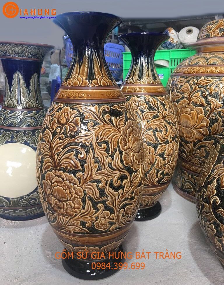 z1129845470506_4eef074f3771c349f0c53a7e4a2f4ae0 tỳ bà gốm bát tràng, tỳ bà hoa văn khắc nổi, tỳ bà vẽ tứ cảnh, tỳ bà vẽ công, tỳ bà cao 60 cm, tỳ bà cao 55cm